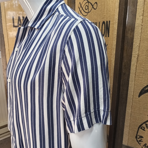 💥Clearance💥 H&M Short Sleeve Shirt, L - Picture 3 of 6